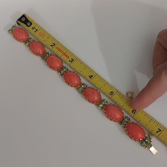 Hattie Carnegie Marbled Lucite Cabochon and Peridot Green Stones Link Bracelet - Picture 10 of 11